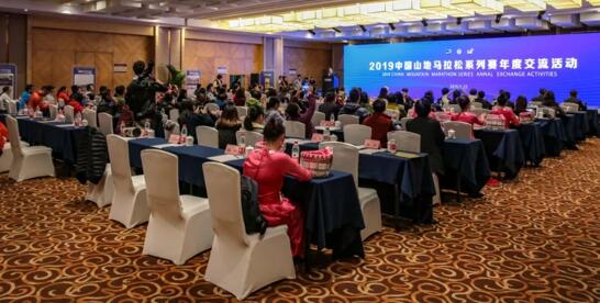 鳩江區(qū)人民政府辦公室領(lǐng)導(dǎo)團(tuán)隊(duì)全新亮相，展望未來(lái)發(fā)展之路。