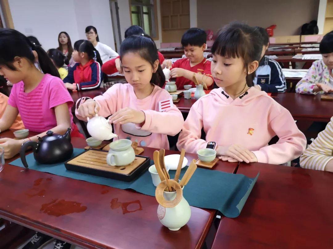 江南區(qū)小學(xué)領(lǐng)導(dǎo)引領(lǐng)教育改革與發(fā)展新篇章