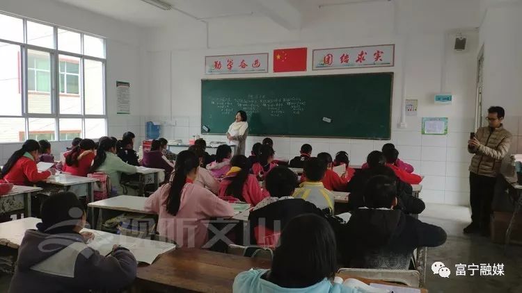 富寧縣小學(xué)領(lǐng)導(dǎo)團(tuán)隊(duì)引領(lǐng)未來教育新篇章