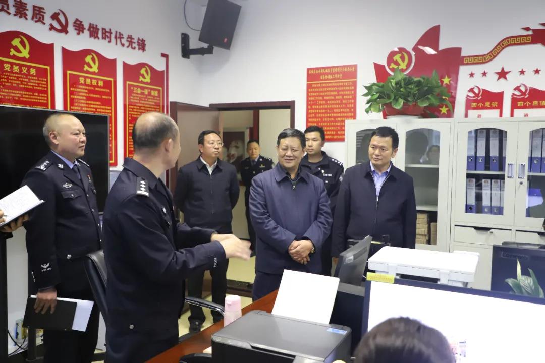 龍興鎮(zhèn)全新領(lǐng)導(dǎo)團(tuán)隊(duì)領(lǐng)航未來，鑄就輝煌成就