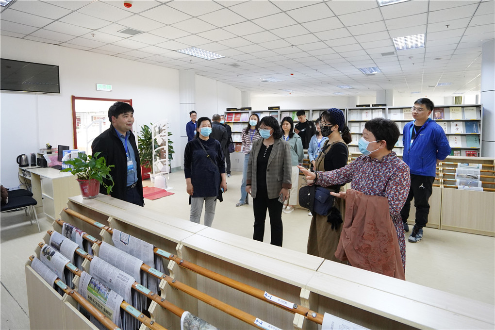 新民市圖書館領(lǐng)導(dǎo)團隊引領(lǐng)未來，開啟閱讀新篇章