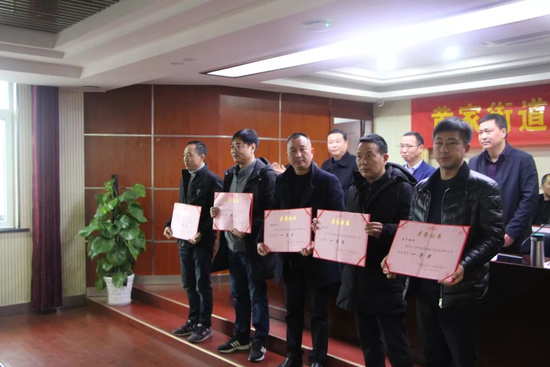 通橋街道領(lǐng)導(dǎo)團(tuán)隊引領(lǐng)未來，塑造新篇章新氣象